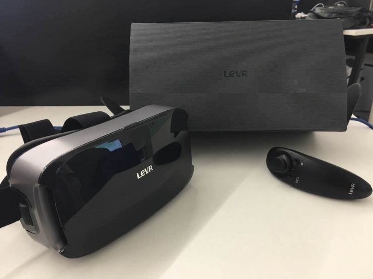 VR